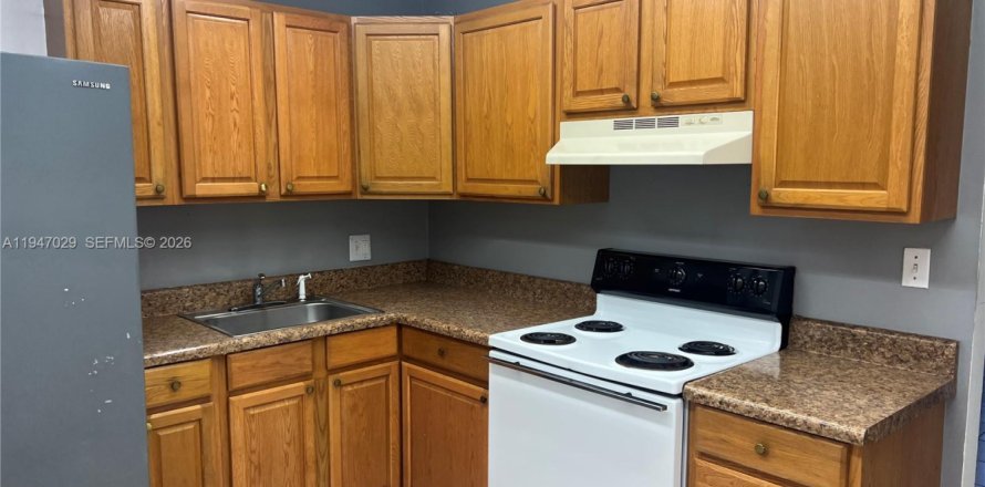 Кондоминиум с 2 спальнями в Корал-Спрингс, Флорида № 2004283