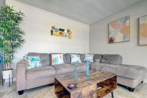 Casa en alquiler en Boynton Beach, Florida, 3 dormitorios, 167.22 m2 № 708279 - foto 1