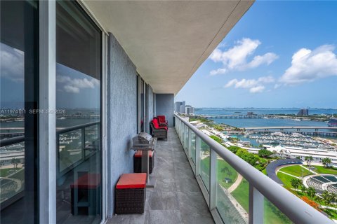 Condo in Miami, Florida, 2 bedrooms  № 2035982 - photo 17