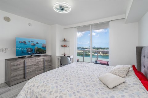 Condo in Miami, Florida, 2 bedrooms  № 2035982 - photo 9