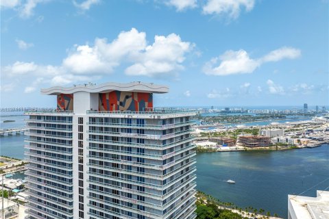 Condo in Miami, Florida, 2 bedrooms  № 2035982 - photo 4