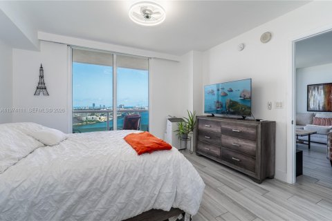 Condo in Miami, Florida, 2 bedrooms  № 2035982 - photo 20