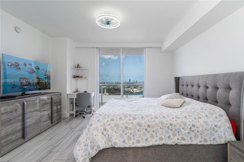 Condo in Miami, Florida, 2 bedrooms  № 2035982 - photo 8