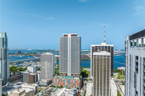 Condo in Miami, Florida, 2 bedrooms  № 2035982 - photo 5