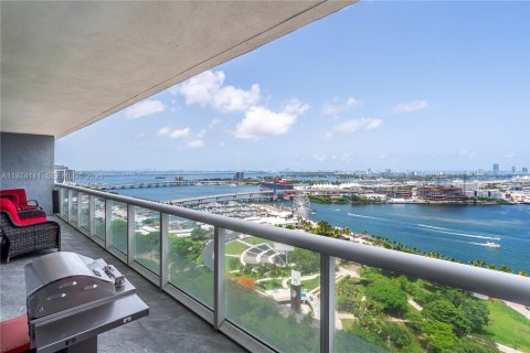 Condo in Miami, Florida, 2 bedrooms  № 2035982 - photo 13