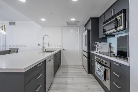 Condo in Miami, Florida, 2 bedrooms  № 2035982 - photo 26
