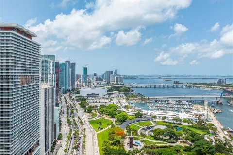 Condo in Miami, Florida, 2 bedrooms  № 2035982 - photo 3