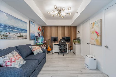 Condo in Miami, Florida, 2 bedrooms  № 2035982 - photo 25