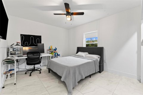 House in Miami, Florida 3 bedrooms, 122.26 sq.m. № 1942231 - photo 16