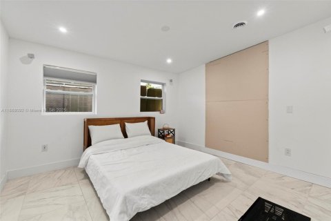 House in Miami, Florida 3 bedrooms, 122.26 sq.m. № 1942231 - photo 15