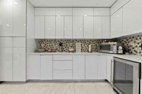 House in Miami, Florida 3 bedrooms, 122.26 sq.m. № 1942231 - photo 11