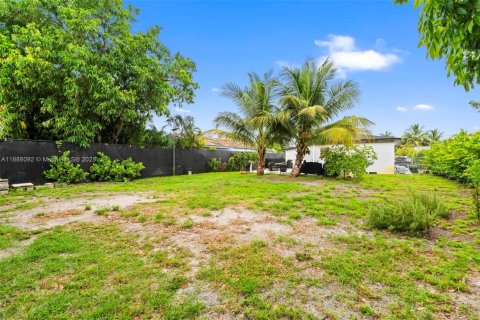 House in Miami, Florida 3 bedrooms, 122.26 sq.m. № 1942231 - photo 24