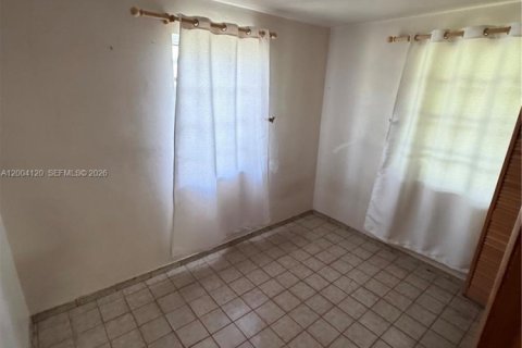 Villa ou maison à vendre à Miami, Floride: 5 chambres, 211.82 m2 № 2071801 - photo 12