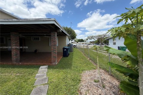 Villa ou maison à vendre à Miami, Floride: 5 chambres, 211.82 m2 № 2071801 - photo 4