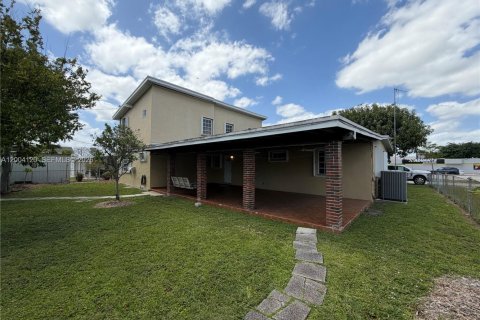 Villa ou maison à vendre à Miami, Floride: 5 chambres, 211.82 m2 № 2071801 - photo 3