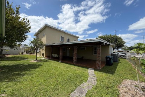 Villa ou maison à vendre à Miami, Floride: 5 chambres, 211.82 m2 № 2071801 - photo 29