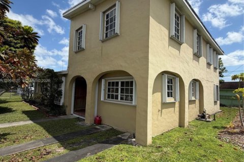 Villa ou maison à vendre à Miami, Floride: 5 chambres, 211.82 m2 № 2071801 - photo 27