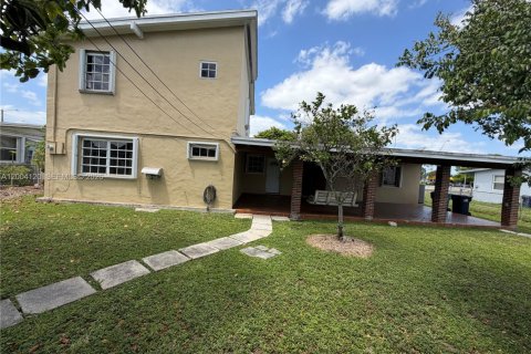 Villa ou maison à vendre à Miami, Floride: 5 chambres, 211.82 m2 № 2071801 - photo 30