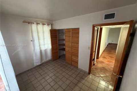 Villa ou maison à vendre à Miami, Floride: 5 chambres, 211.82 m2 № 2071801 - photo 13
