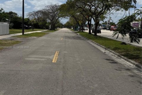Villa ou maison à vendre à Miami, Floride: 5 chambres, 211.82 m2 № 2071801 - photo 24