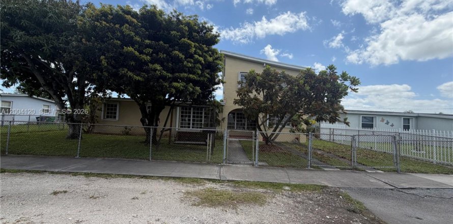 Villa ou maison à Miami, Floride 5 chambres, 211.82 m2 № 2071801