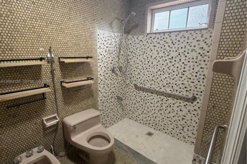 Villa ou maison à vendre à Miami, Floride: 5 chambres, 211.82 m2 № 2071801 - photo 14