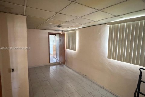 Villa ou maison à vendre à Miami, Floride: 5 chambres, 211.82 m2 № 2071801 - photo 20