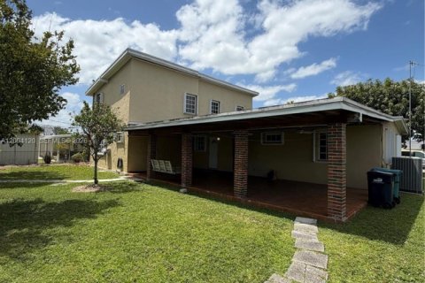 Villa ou maison à vendre à Miami, Floride: 5 chambres, 211.82 m2 № 2071801 - photo 28