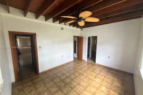 Villa ou maison à vendre à Miami, Floride: 5 chambres, 211.82 m2 № 2071801 - photo 5