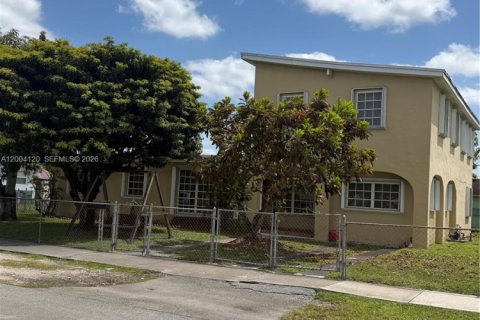Villa ou maison à vendre à Miami, Floride: 5 chambres, 211.82 m2 № 2071801 - photo 23