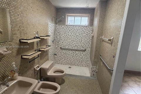 Villa ou maison à vendre à Miami, Floride: 5 chambres, 211.82 m2 № 2071801 - photo 18