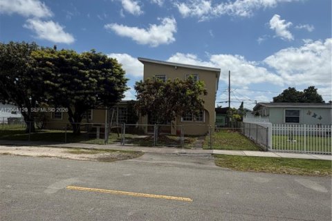 Villa ou maison à vendre à Miami, Floride: 5 chambres, 211.82 m2 № 2071801 - photo 22