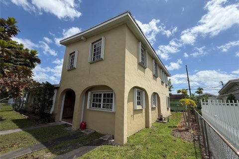 Villa ou maison à vendre à Miami, Floride: 5 chambres, 211.82 m2 № 2071801 - photo 26