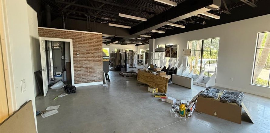Immobilier commercial à North Port, Floride 136.29 m2 № 2102917