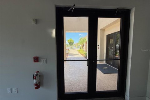 Immobilier commercial à louer à North Port, Floride: 136.29 m2 № 2102917 - photo 11