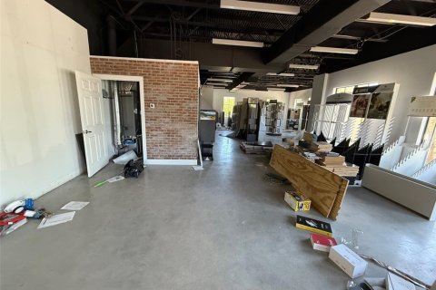 Immobilier commercial à louer à North Port, Floride: 136.29 m2 № 2102917 - photo 3