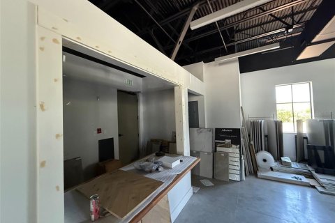 Immobilier commercial à louer à North Port, Floride: 136.29 m2 № 2102917 - photo 5