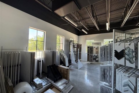 Immobilier commercial à louer à North Port, Floride: 136.29 m2 № 2102917 - photo 8