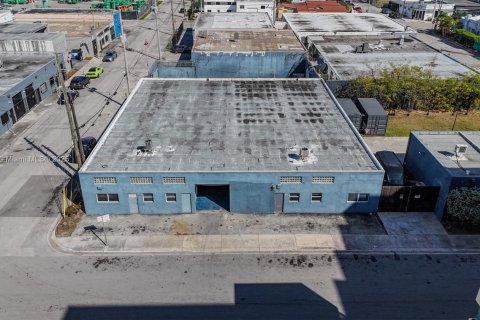 Propiedad comercial en venta en Miami, Florida № 2012586 - foto 3