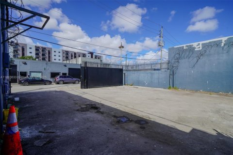 Propiedad comercial en venta en Miami, Florida № 2012586 - foto 22