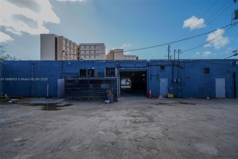 Propiedad comercial en venta en Miami, Florida № 2012586 - foto 24