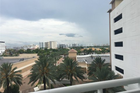 Copropriété à louer à Hallandale Beach, Floride: 2 chambres, 132.39 m2 № 2325724 - photo 12