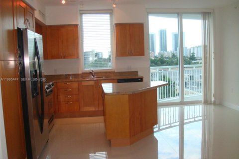 Copropriété à louer à Hallandale Beach, Floride: 2 chambres, 132.39 m2 № 2325724 - photo 7