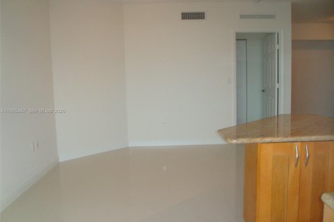 Copropriété à louer à Hallandale Beach, Floride: 2 chambres, 132.39 m2 № 2325724 - photo 6