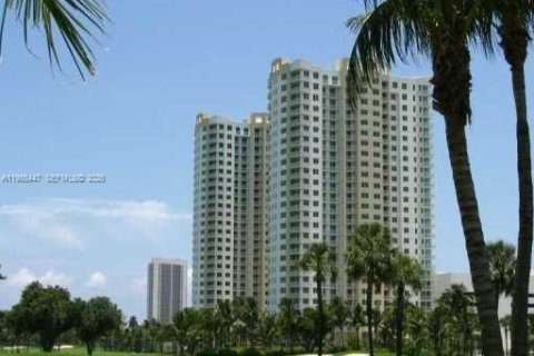 Condo à Hallandale Beach, Floride, 2 chambres  № 2325724