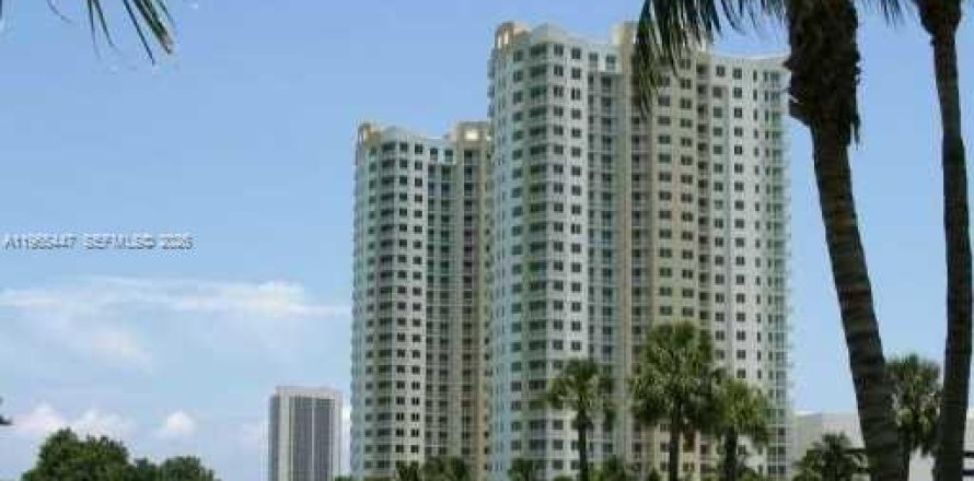 Condo à Hallandale Beach, Floride, 2 chambres  № 2325724