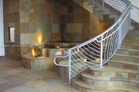 Copropriété à louer à Hallandale Beach, Floride: 2 chambres, 132.39 m2 № 2325724 - photo 2