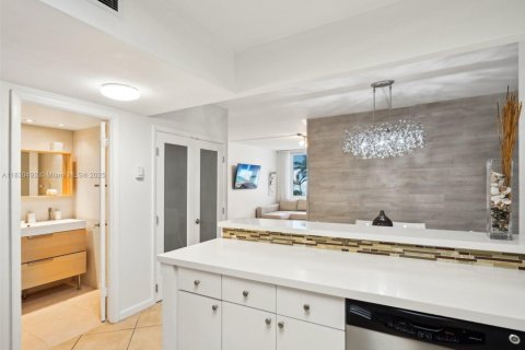 Copropriété à louer à Miami Beach, Floride: 61.32 m2 № 1811823 - photo 19