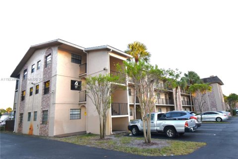 Condominio en venta en Coral Springs, Florida, 2 dormitorios, 89 m2 № 1982562 - foto 1