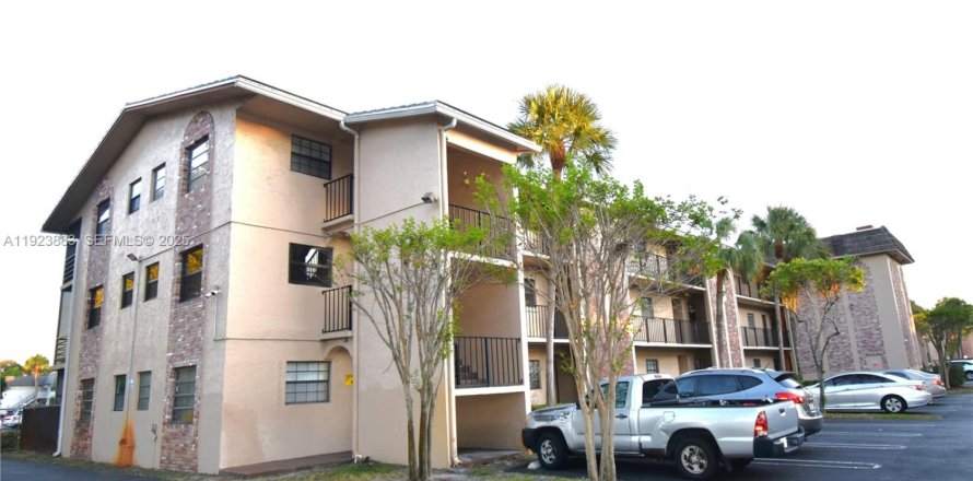 Condominio en Coral Springs, Florida, 2 dormitorios № 1982562